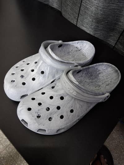 CROCS CLOGS | LIGHT GRAY WATERCOLOR FINISH | ORIGINAL PRICE 20K
