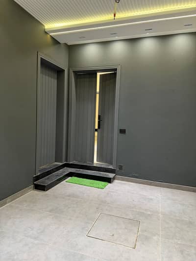 10 Marla Portion For Rent In Etihad Town Phase 1