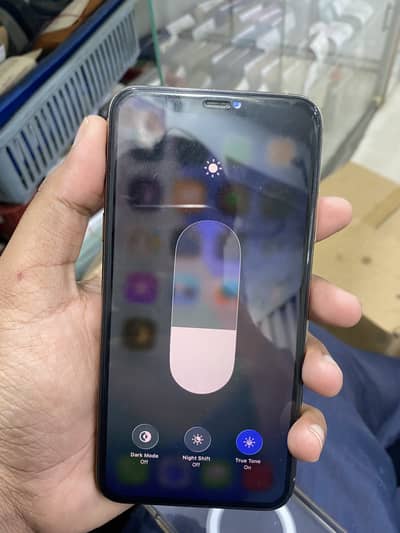 iPhone 11 Pro Max  Panell betry change 256 gb sim gltich