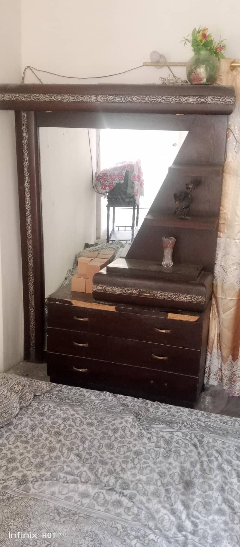 Bed And Dressing Table 0