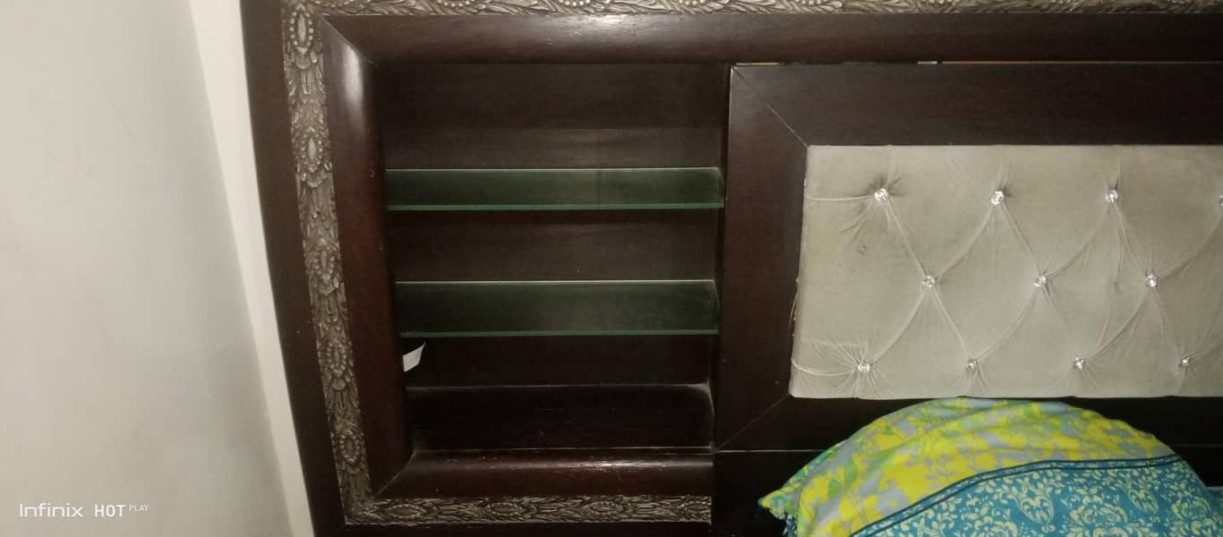 Bed And Dressing Table 4