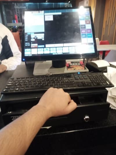 I am shift manager form 4 years experience in restaurant