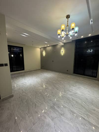 Prime Location 5 Marla House For sale In Park View City