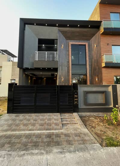 5 Marla Brand New Luxury House for Sale Park View City
