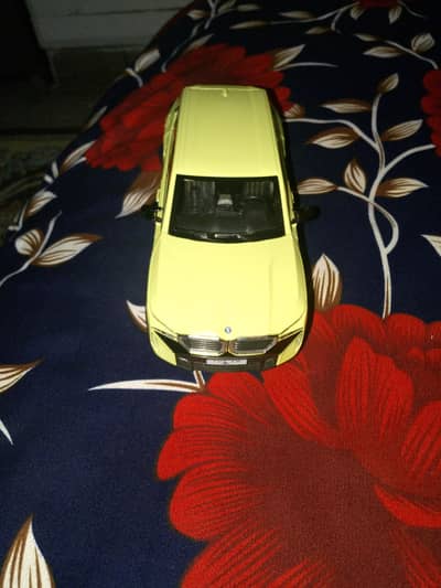 Bmw XM 1:24 diecast model