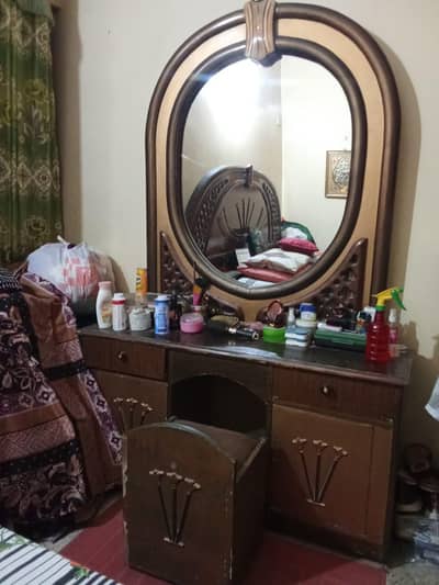 dressing table with stole