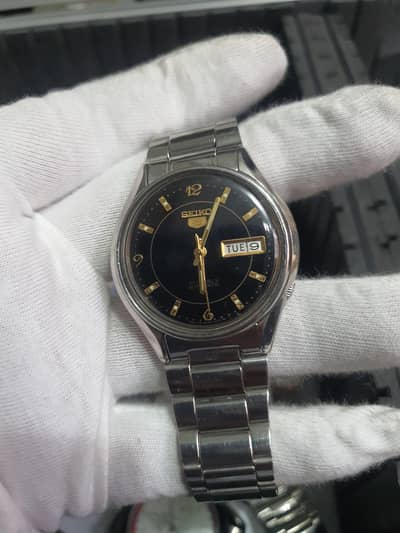 Seiko 5 Automatic – 21 Jewels – Black Dial with Gold Accents