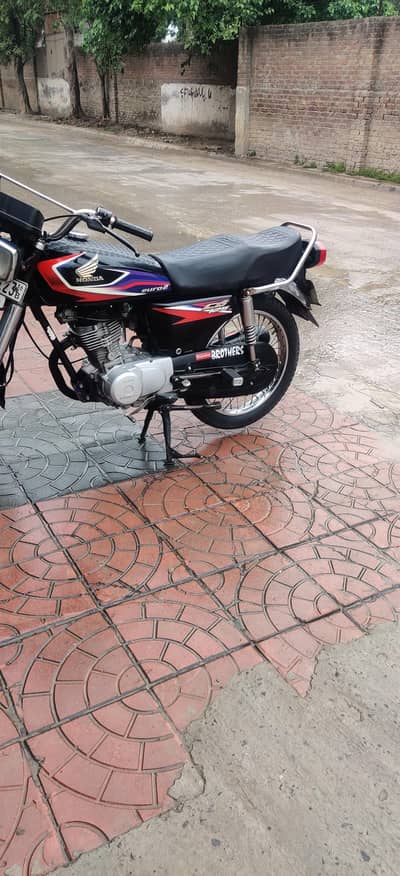Honda 125 . Model 2016 . all documents clear