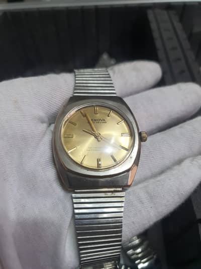 Vintage Genova Super Deluxe – Swiss Mechanical – Gold Sunray Dial