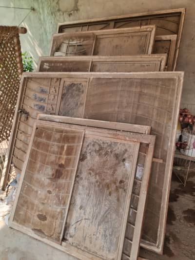 Iron windows   13 windows good condition with glass