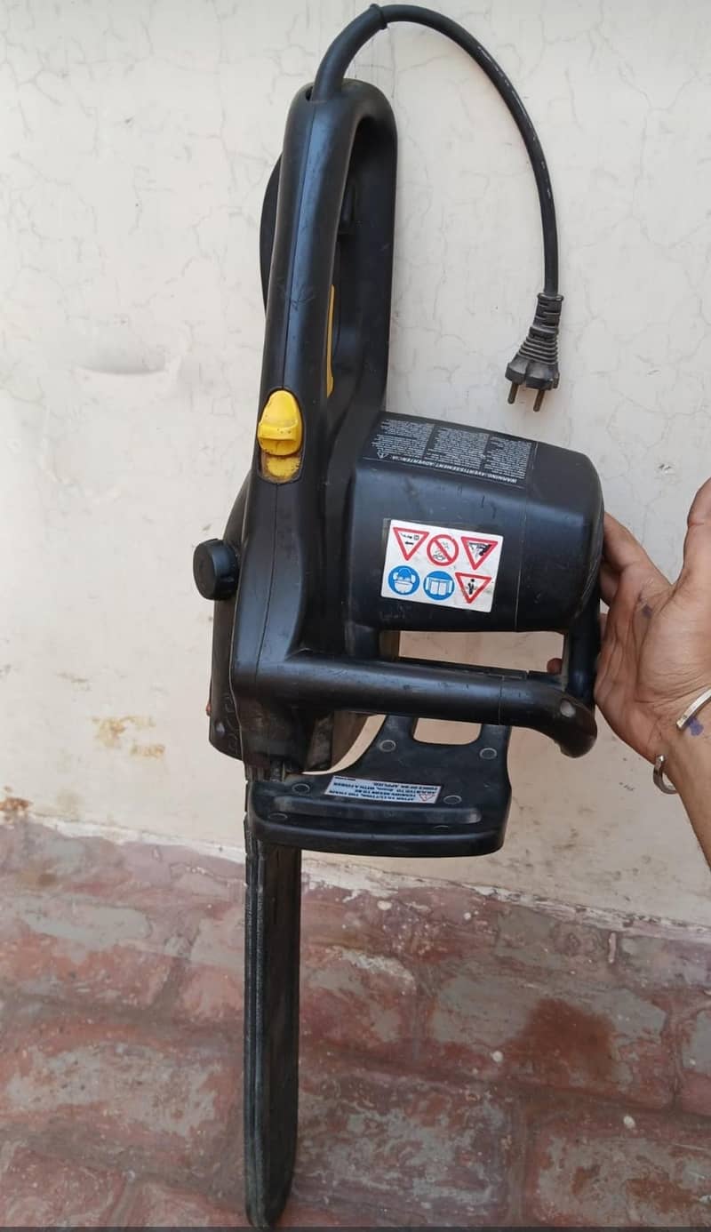 Electronic Chainsaw 1