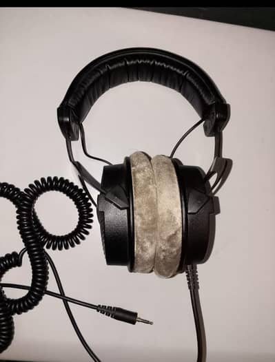 Beyerdynamic DT 990 Pro 250 Ohm Studio Headphones – Like New