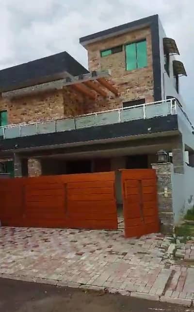 Triple Storey Kanal House For Sale