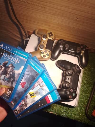 Ps4 slim (used) like new . with 3 controllers and 6 game discs. Read dis