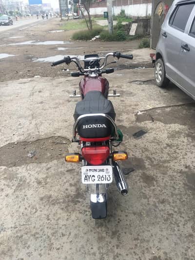 honda CD70 red colour.