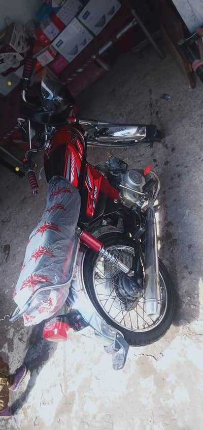 ارجنٹ سیل کرنا ہے ضرورت مند بھائی رابطہ کریں 03195349966