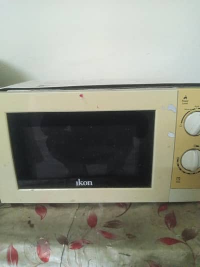 Medeium Size Chalne mai 10 by 10 ha bs thori si awaz karta or ok ha