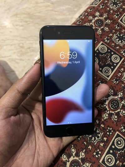 iPhone 7 32GB Non PTA Factory Unlocked for sale.