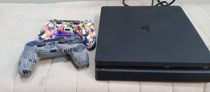 playstation 4 with 2 remote control