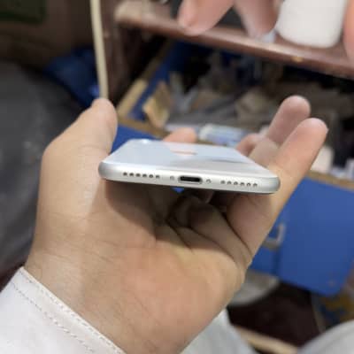 Iphone se 64 GB offical pta approved