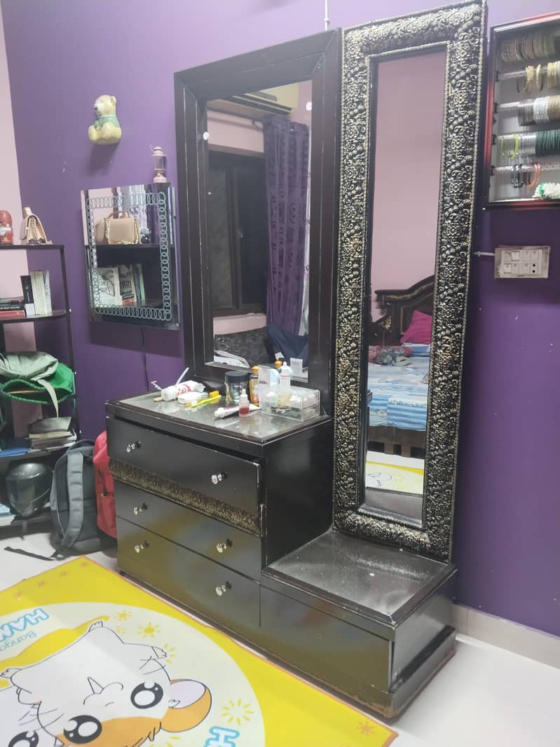 Dressing Table 0
