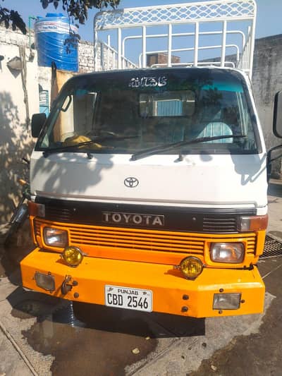 Toyota Dyna 1989 model kota 2000