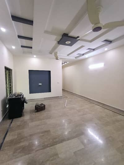 AHMED ASSOCIATES OFFERS 10 MARLA FULL HOUSE FOR RENT IN PCSiR PHASE 2 NEAR TO SHUKAT KHANUM HOSPITAL LAHORE.