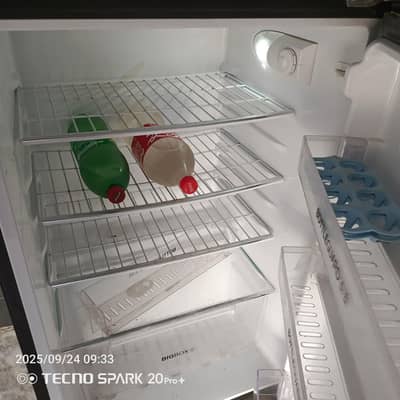 courdcoure glas medium size fridge new condition 7years warranty