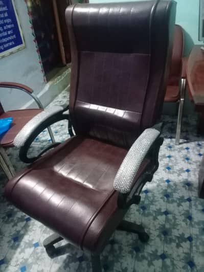 Excetive chair for sale.
