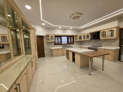 Slightly use 1000 Yards House for rent DHA defence phase 6 karachi