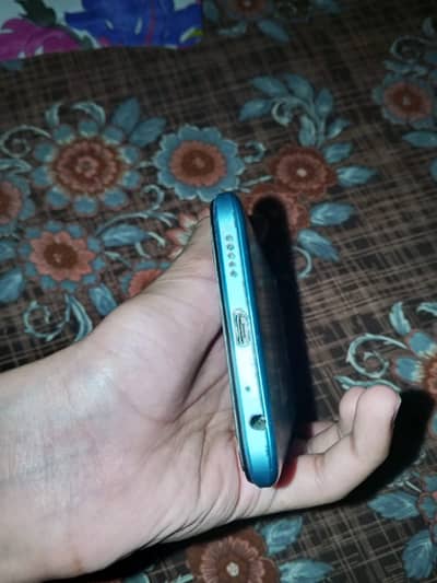 Tecno Spark 8C with box