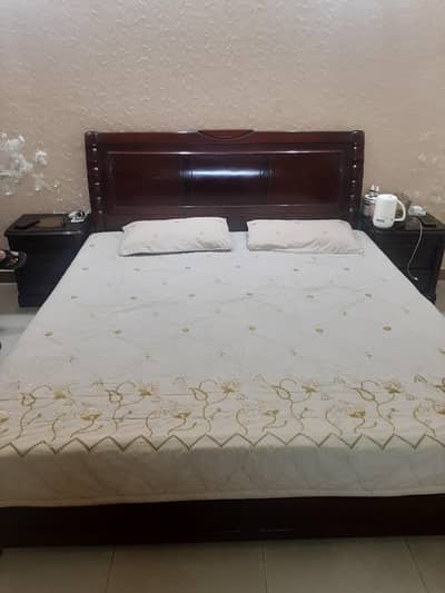 Almost new bed set for sale