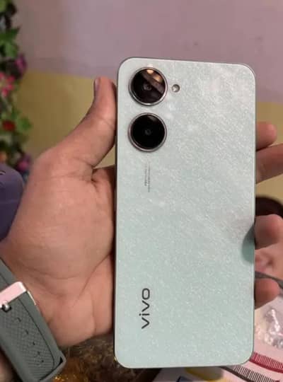 Vivo mobile for sale lush condition full box