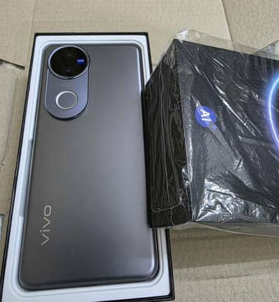 Vivo V50 12+512 complete box