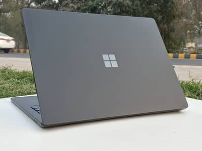 Microsoft Surface Laptop 4 Core i7 11th gen 16gb ram touch screen