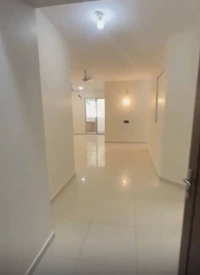 Lucky one Appartment 3 bed lounge avaibale for rent