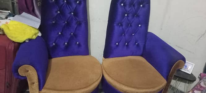 King sofa chair 2pes like new urgently sale