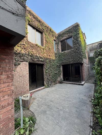 12 Marla well maintained House Available For Rent in Gulberg