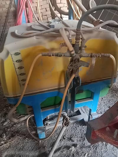 Agricultural spray machine