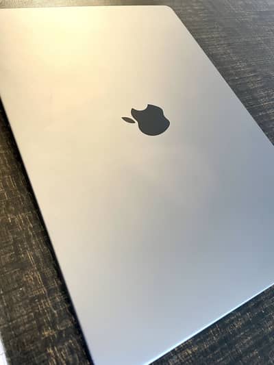 Apple Macbook M1 Pro | 16 inch | 16 GB | 512 GB