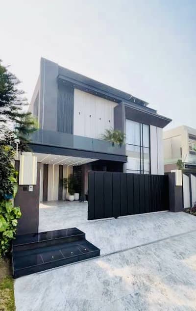 NEAR AND CLEAN LIKE BRAND NEW CONDITION HOUSE SPECIAL FOR OFFICE.