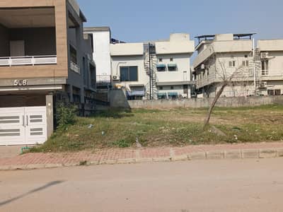 10marla boulevard 60ft wide road for sale