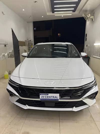 Hyundai Elantra Hybrid 2025 Model