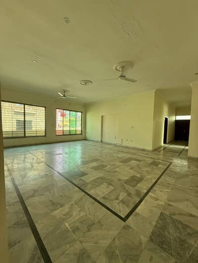 Banigala 2 kanal upper portion available for rent with gas