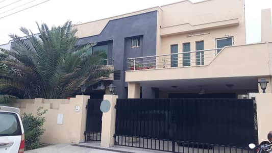 A House Of 10 Marla Available For Sale