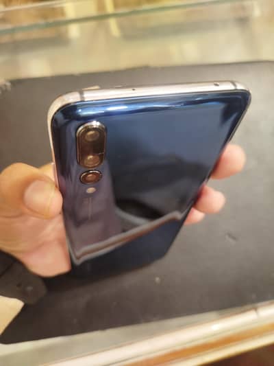 Huawei p20pro urgent for sale 100 persent work 10/10 condition