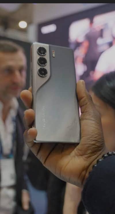 tecno camon 40   pro  8+8 /256  in warranty  very very urgent sell