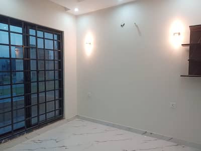 3 MARLA BRAND NEW BEAUTOFUL HOUSE IN B BLOCK