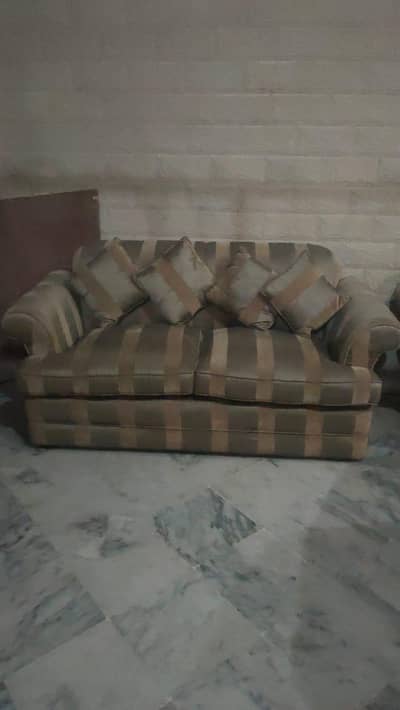 Pair of 2 Seaters. Royal Style