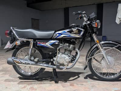 10 by 10 condition only serious buyer contact me watsapp 03047338304